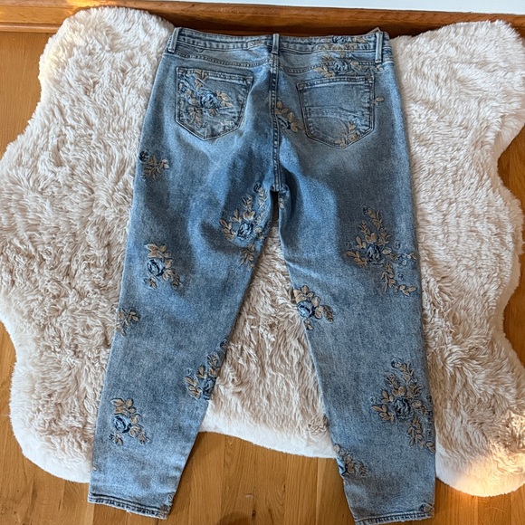 7 Pairs of Women's Jeans in Various Blue Shades, Size 10 - Picture 4 of 16